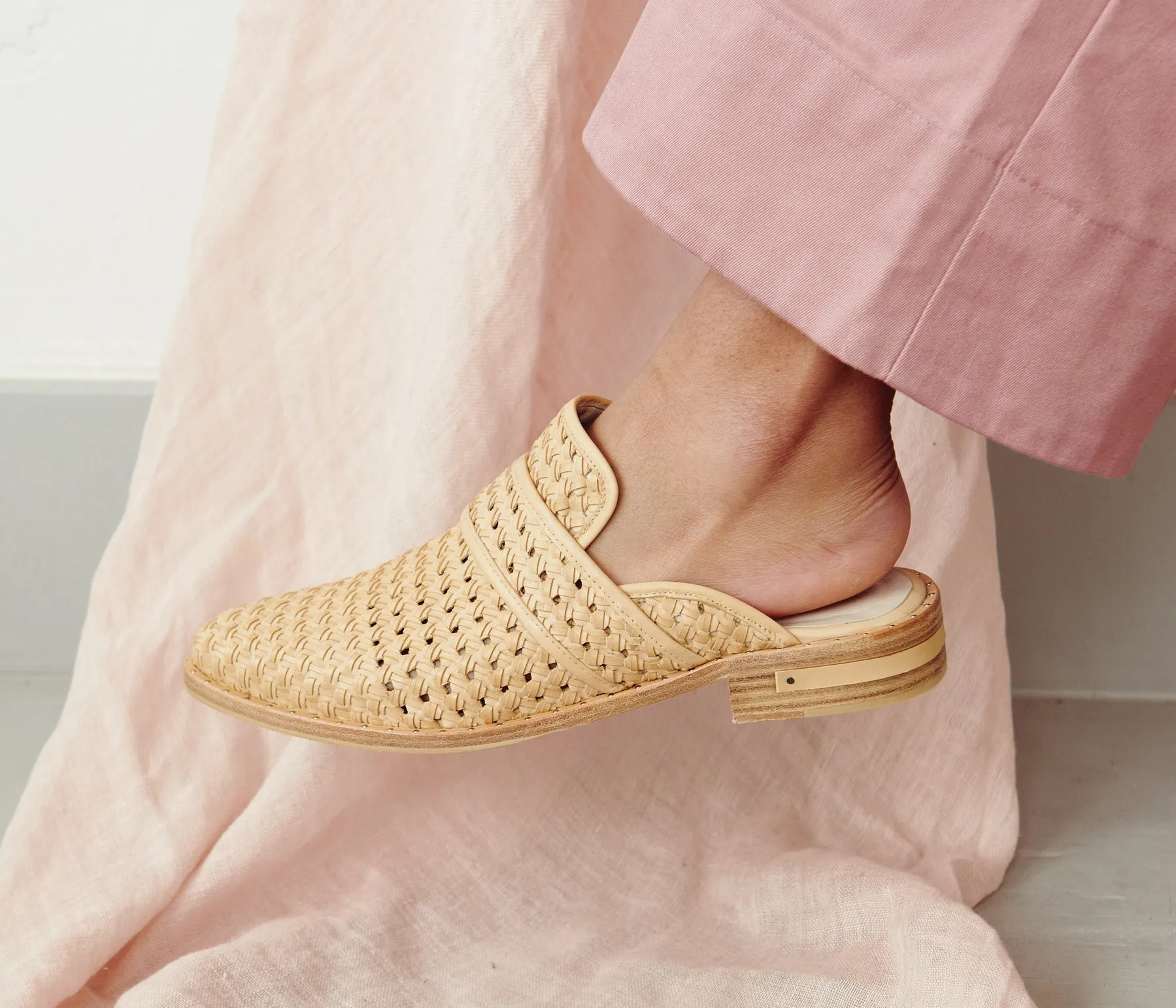 Freda Salvador Keen Mule: Natural Woven